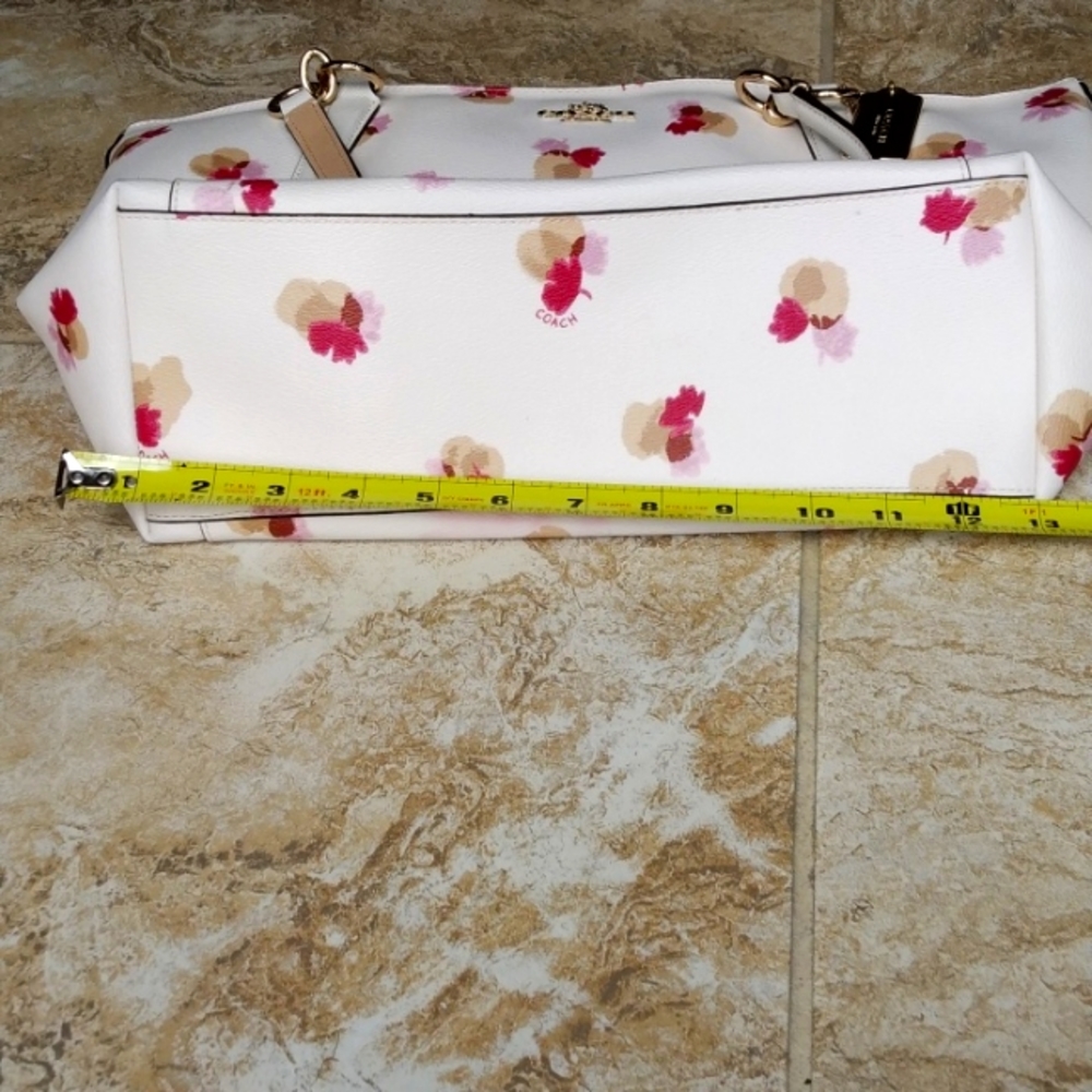AVA TOTE IN FIELD FLORA PRINT COATED CANVAS (COACH F55192)